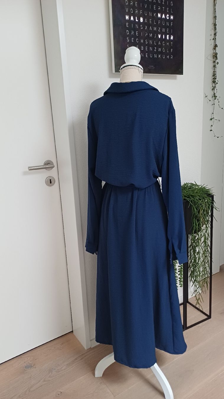 Kleider: Kleid dunkelblau Grösse M mit Gürtel – Gebraucht aus Arlesheim von savina01 1