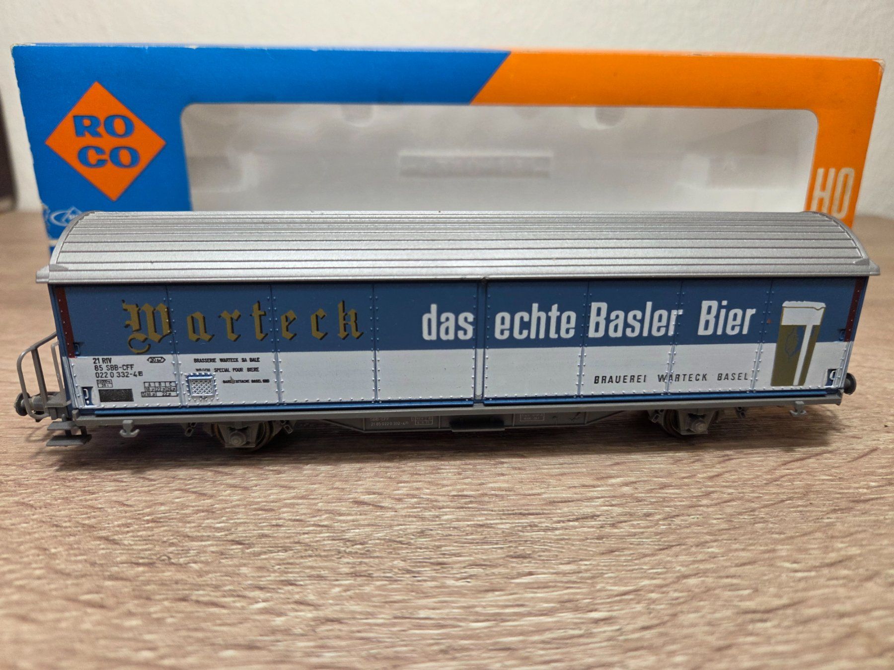 Roco Modellini di ferrovie: Roco 4340F Güterwagen Warteck SBB H0 – Usato da St-Aubin-Sauges venduto da Lo_Go 1