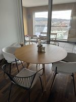 Runder Esstisch aus Holz (1 Jahr alt)