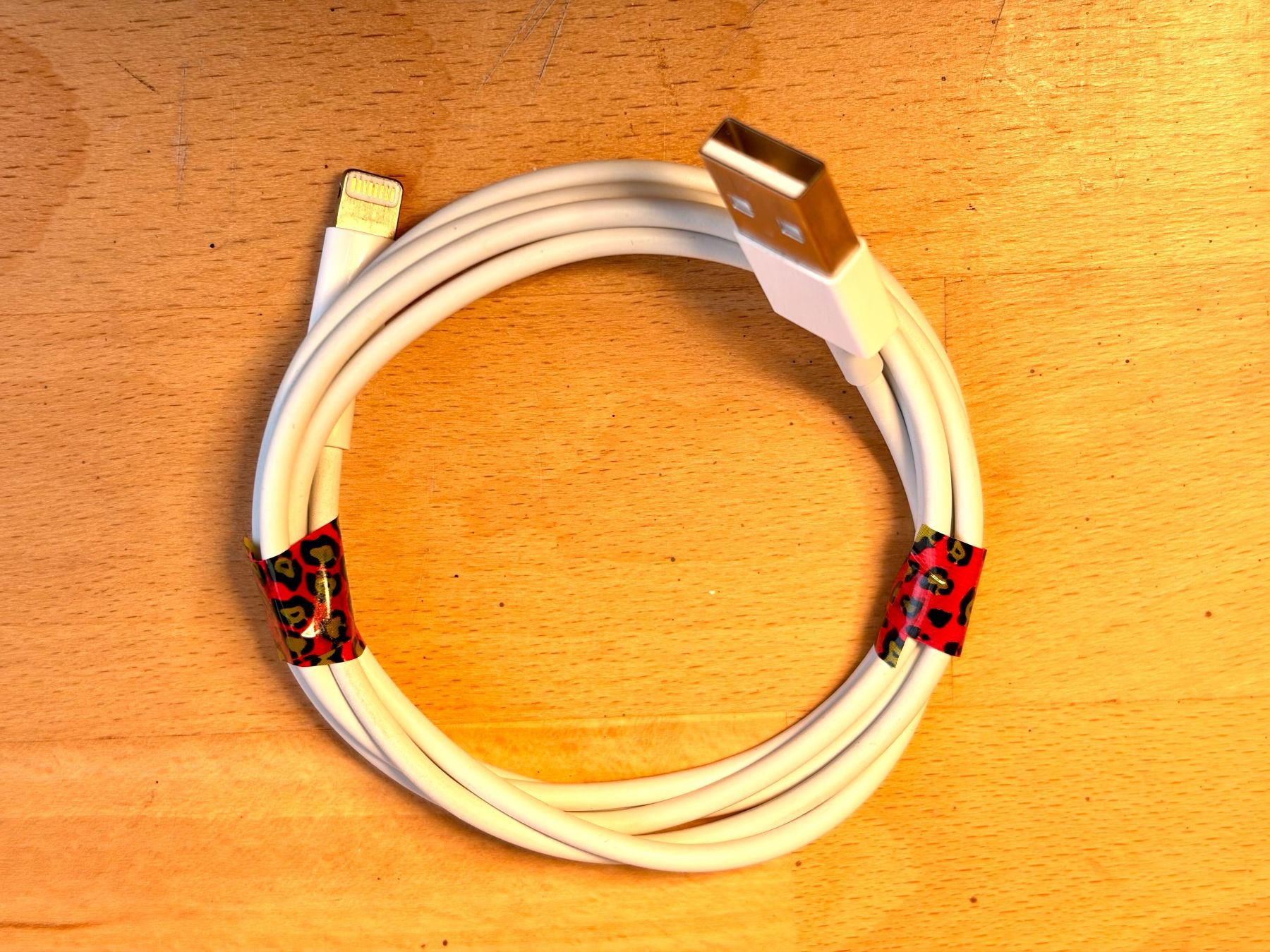 Apple Cavi: Original iPhone-Ladekabel weiss, USB-A auf Lightning – Usato da Bern venduto da Empe76
