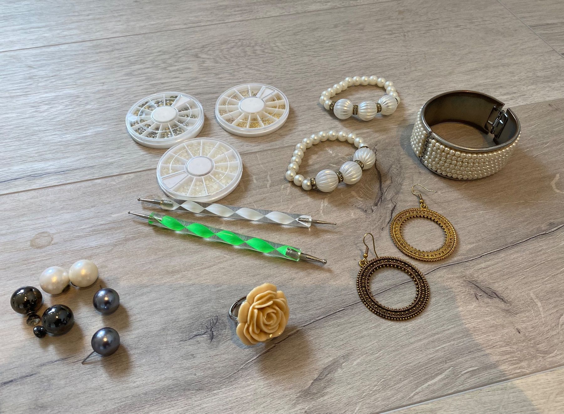 Sonstiger Schmuck: Perlen Armreife Armband Ohrringe Ring – Gebraucht aus Dottikon von 6571 2