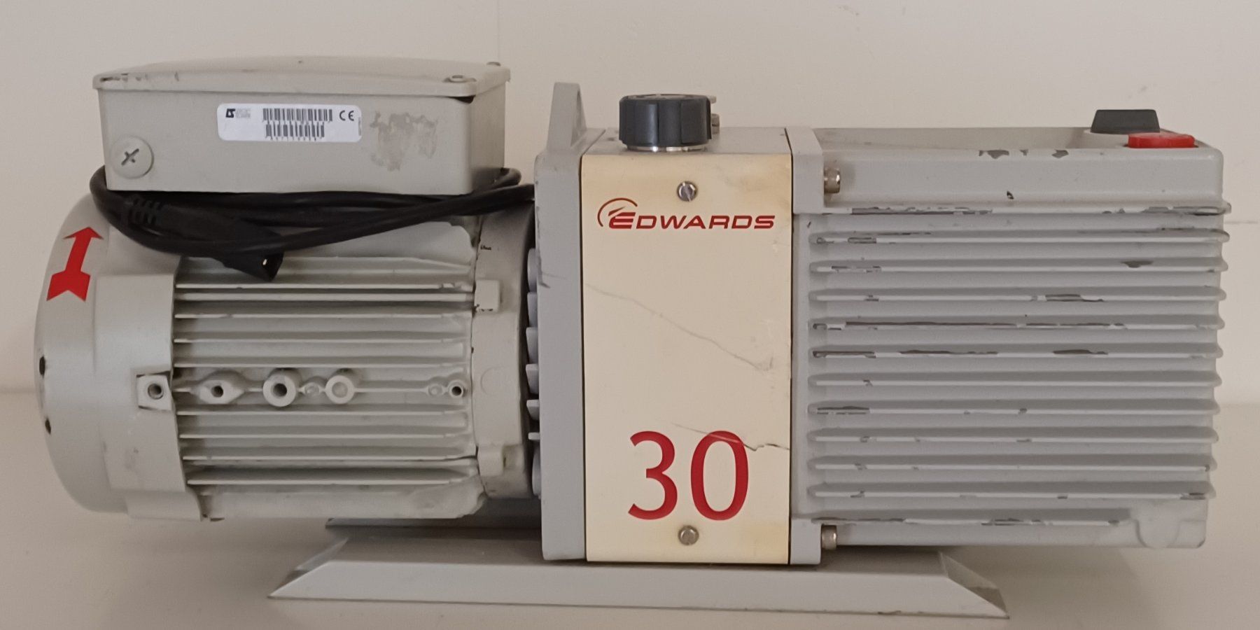 Accessori da laboratorio: Edwards 30 LS590 rotary vacuum pump – Usato da Niederdorf venduto da LeptonAG_Labor 2