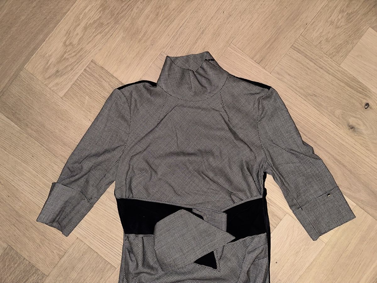 Sportmax Vestiti: SPORT MAX - Robe noire et blanche - taille 38 – Usato da Genève venduto da Lucie.hwrth 1