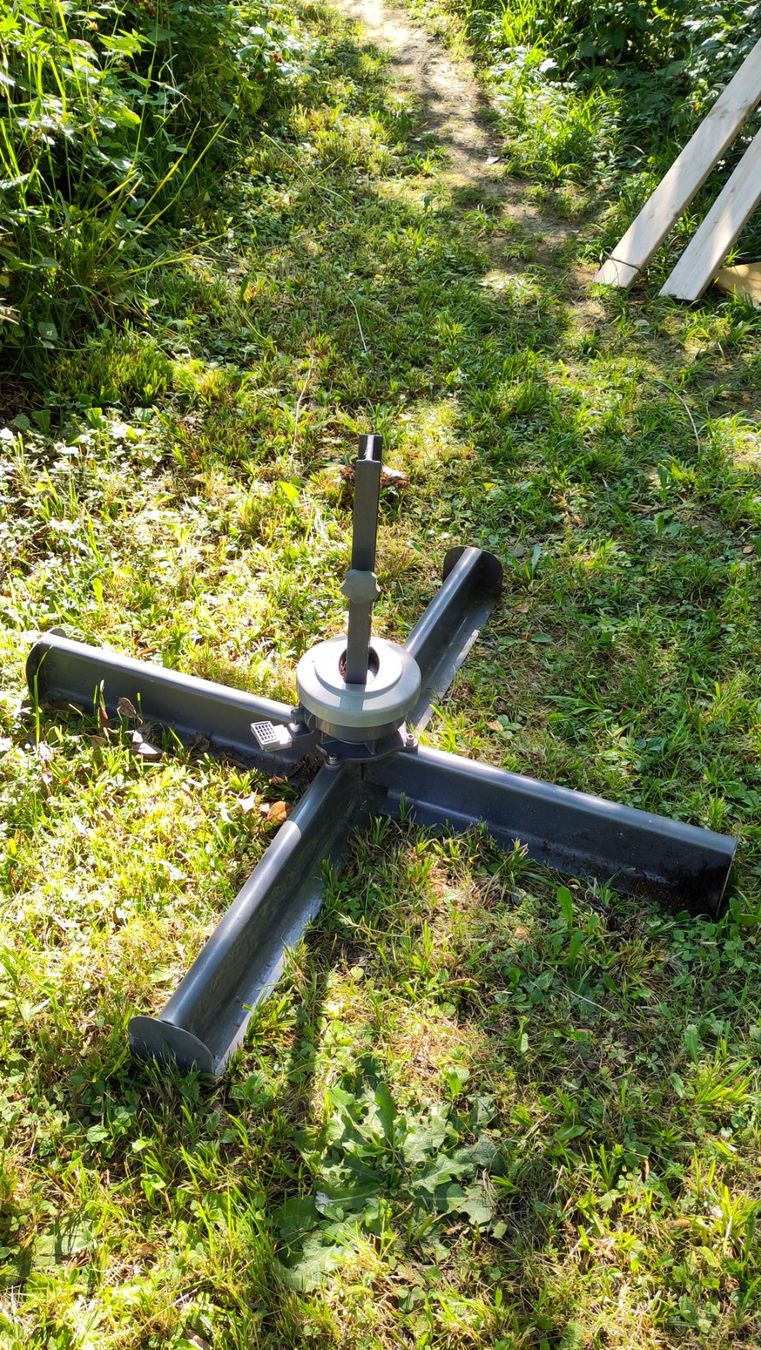 Sonstiges: Gartensonnenschirm Ständer. – Gebraucht aus Wattwil von kleberrolle