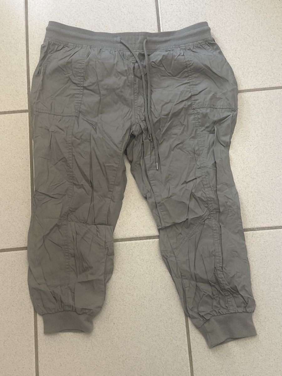 Pantalons: 3/4 Hose Gr. 42 – D'occasion à Buus par 2019dp