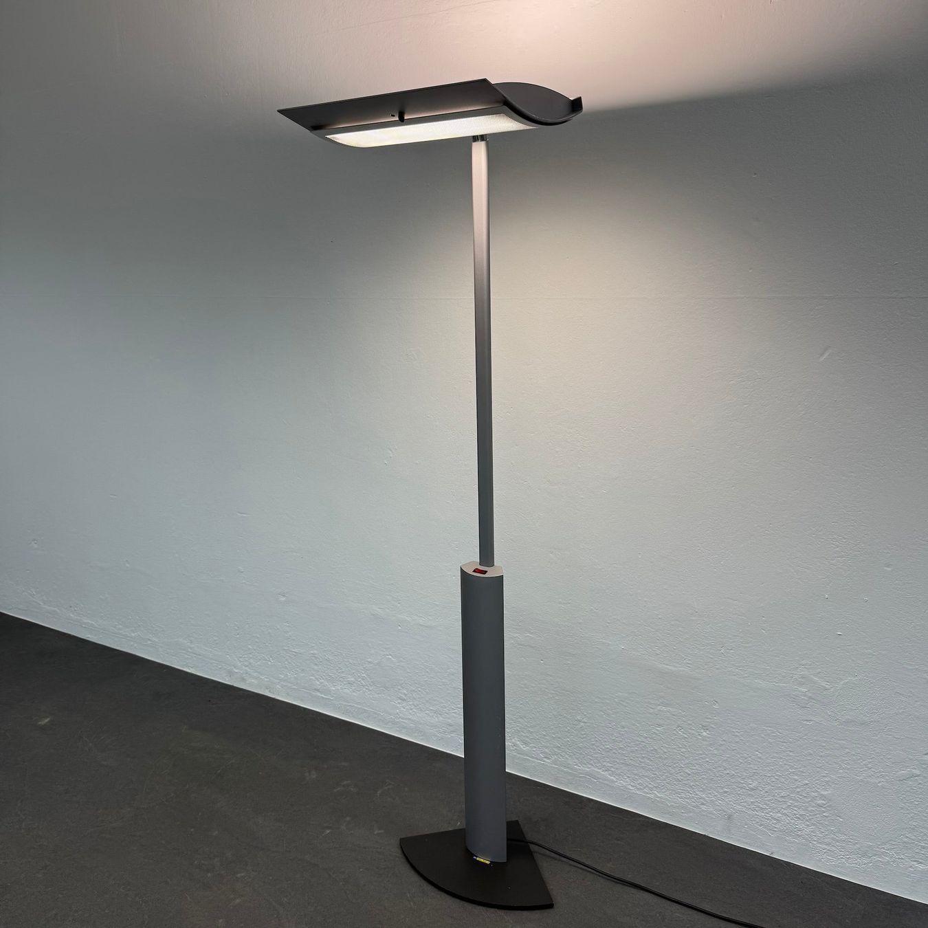 Tulux Lampade: Tulux Office Wing Stehleuchte – Usato da Schönenwerd venduto da mcofficeshop 2