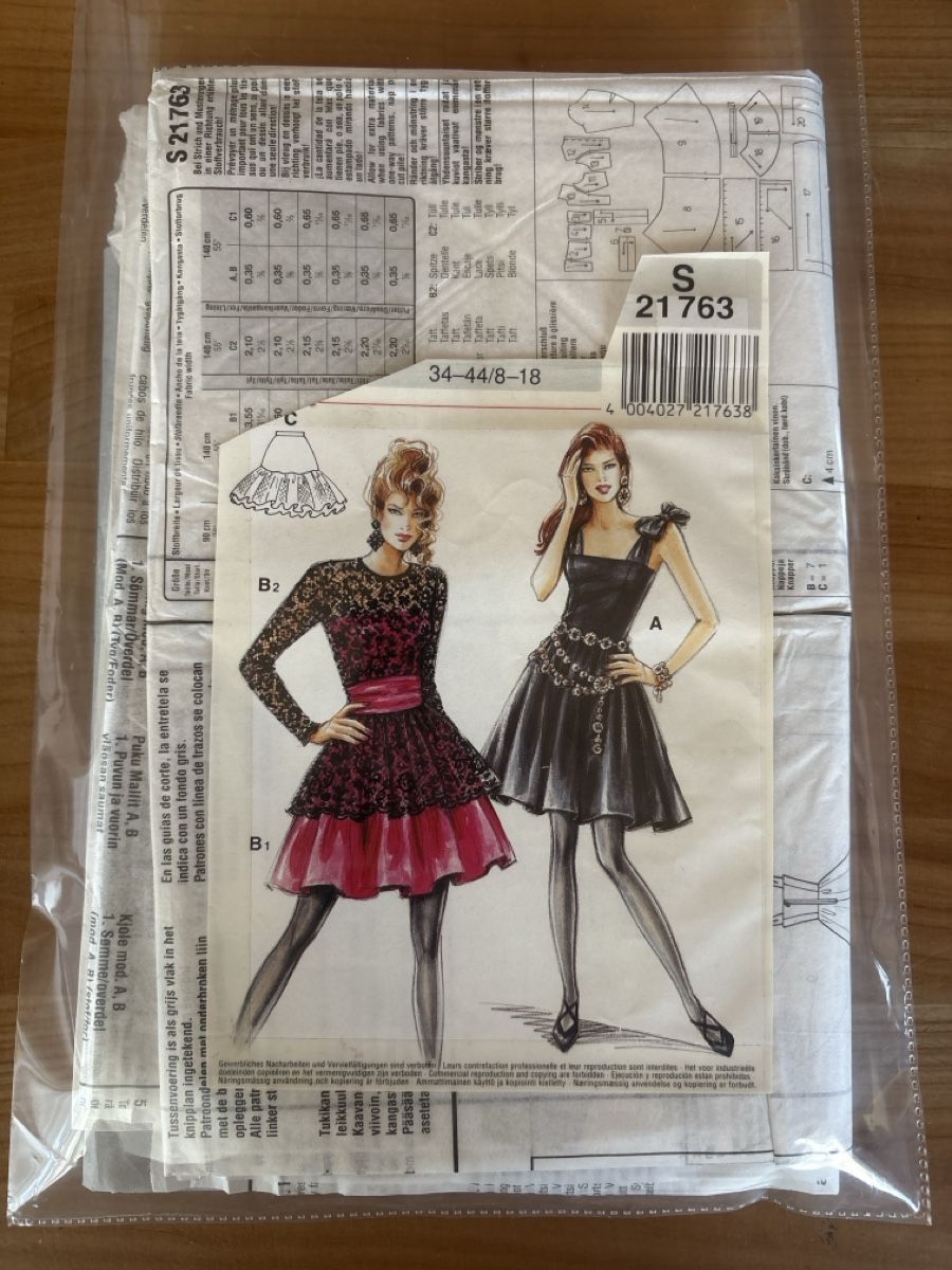 Cartamodelli: Schnittmuster für Damen Kleid – Usato da Rümlang venduto da euqinom16