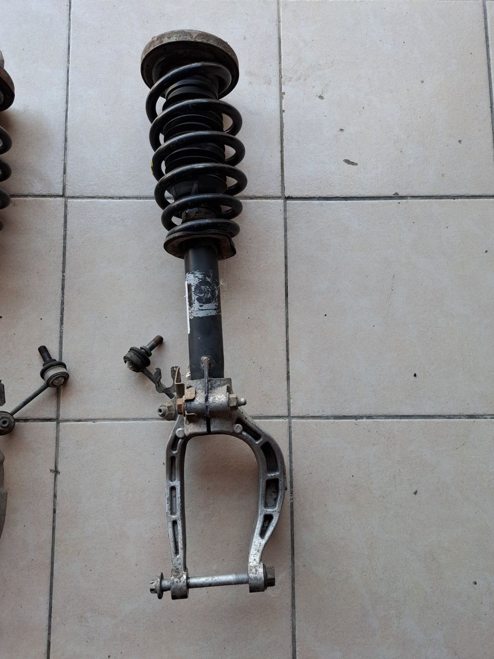 Alfa Romeo Tutti pezzi di ricambio auto: Ammortisseurs complets pour Alfa 159 – Usato da Bassecourt venduto da Lupomiki1 3