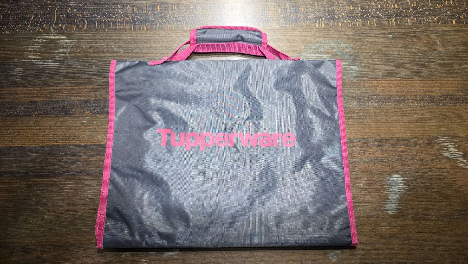 Sacs: Tupperware Tragetasche Grau/Pink – D'occasion à Hinwil par Paesche11