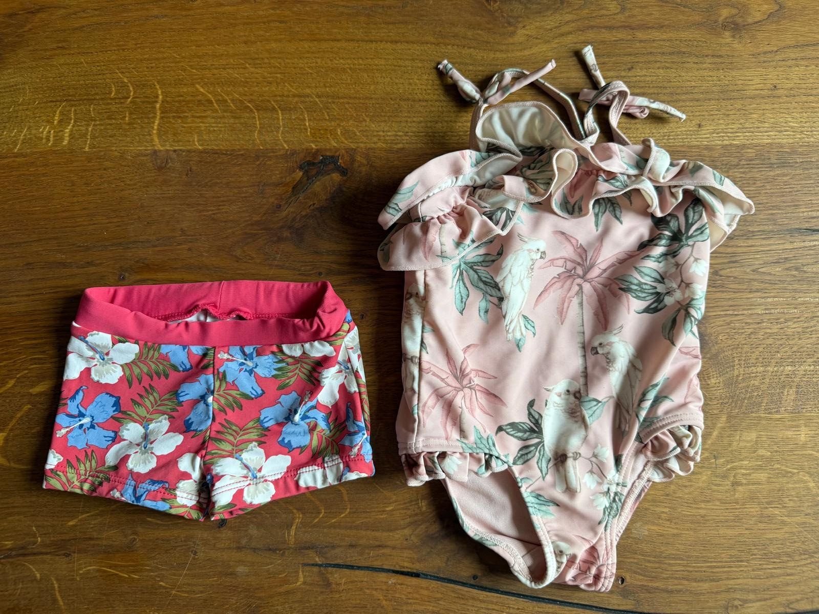 Costumi da bagno & Bikini: Bade-Set: Shorts & Badeanzug – Grösse 74 – Usato da Neerach venduto da Meli_sara