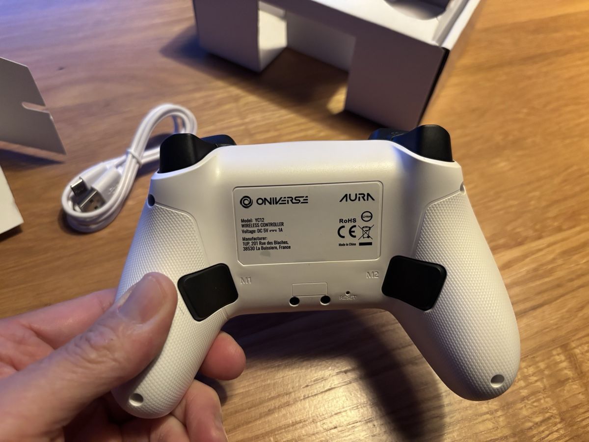 Controller: MANETTE SANS FIL AVEC ÉCRAN COMPATIBLE PC, SWITCH ET MOBILE – Nuovo e nell'imballaggio originale da GENEVE venduto da W-__-2000 4