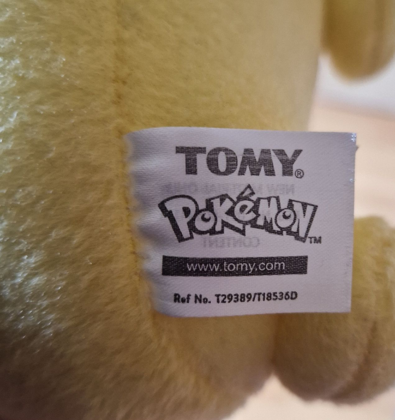 Pokémon Giocattoli: Pokemon Plüschtier Pikachu Tomy 2017  – Usato da Möhlin venduto da Lyhme94 2
