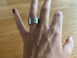 Trendiger Ring aus Edelstahl mit Zirkonia