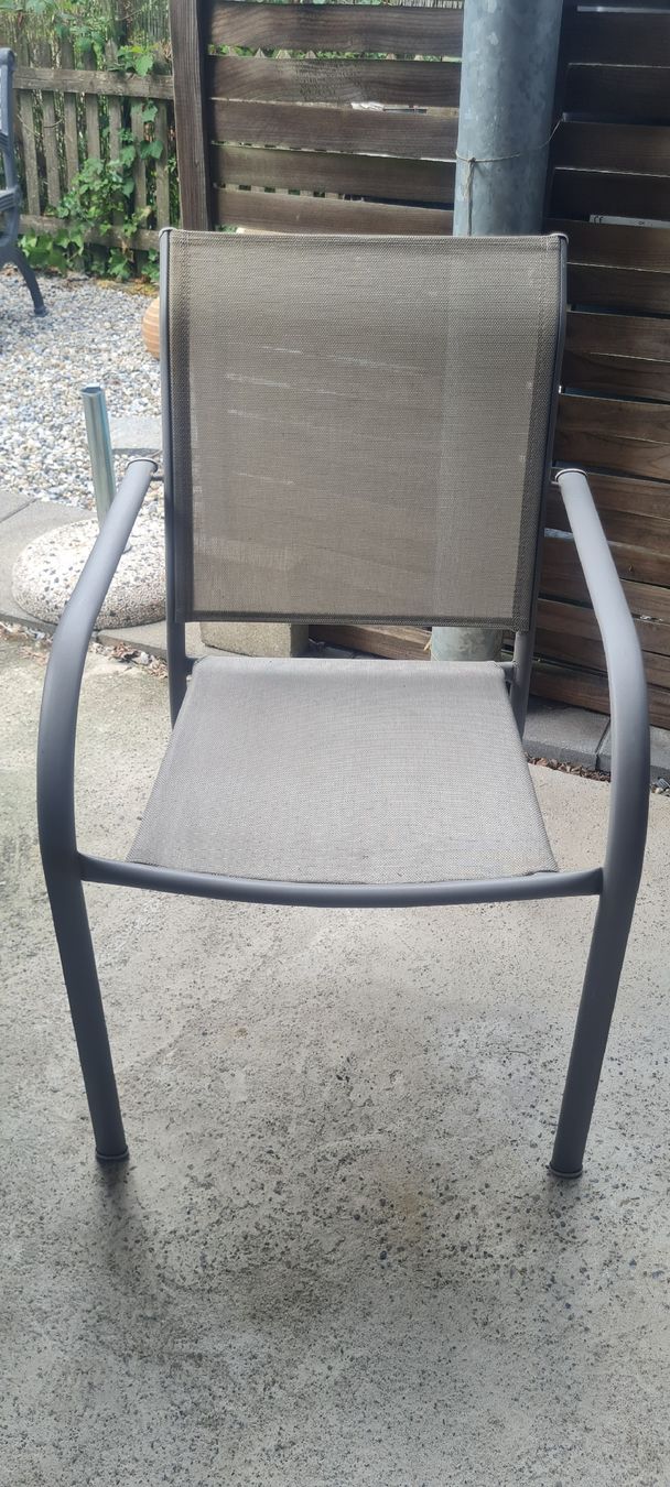 Tables: Gartentisch mit 4 Stühlen – D'occasion à Schüpfen par ULISSES 1
