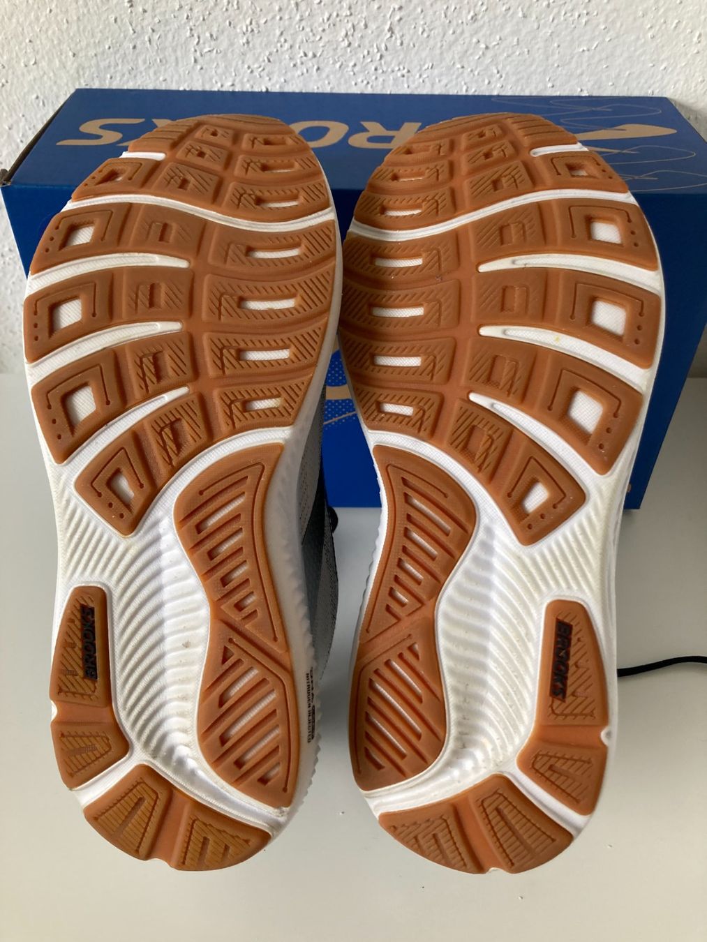 Brooks Herrenschuhe: Brooks Ghost 17 Hommes Taille 43 Blanc/Noir – Neu (gemäss Beschreibung) aus Biel/Bienne von almercaa 4
