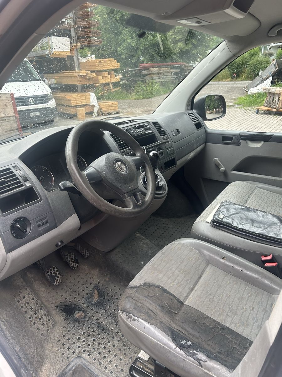 VW Veicoli commerciali: Occasion VW T5 2009 – Usato da Niederweningen venduto da Wehntal 3