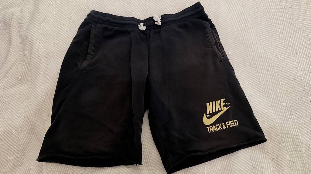 Pantaloni: Nike Shorts – Usato da Brunnen venduto da sea_c7bm