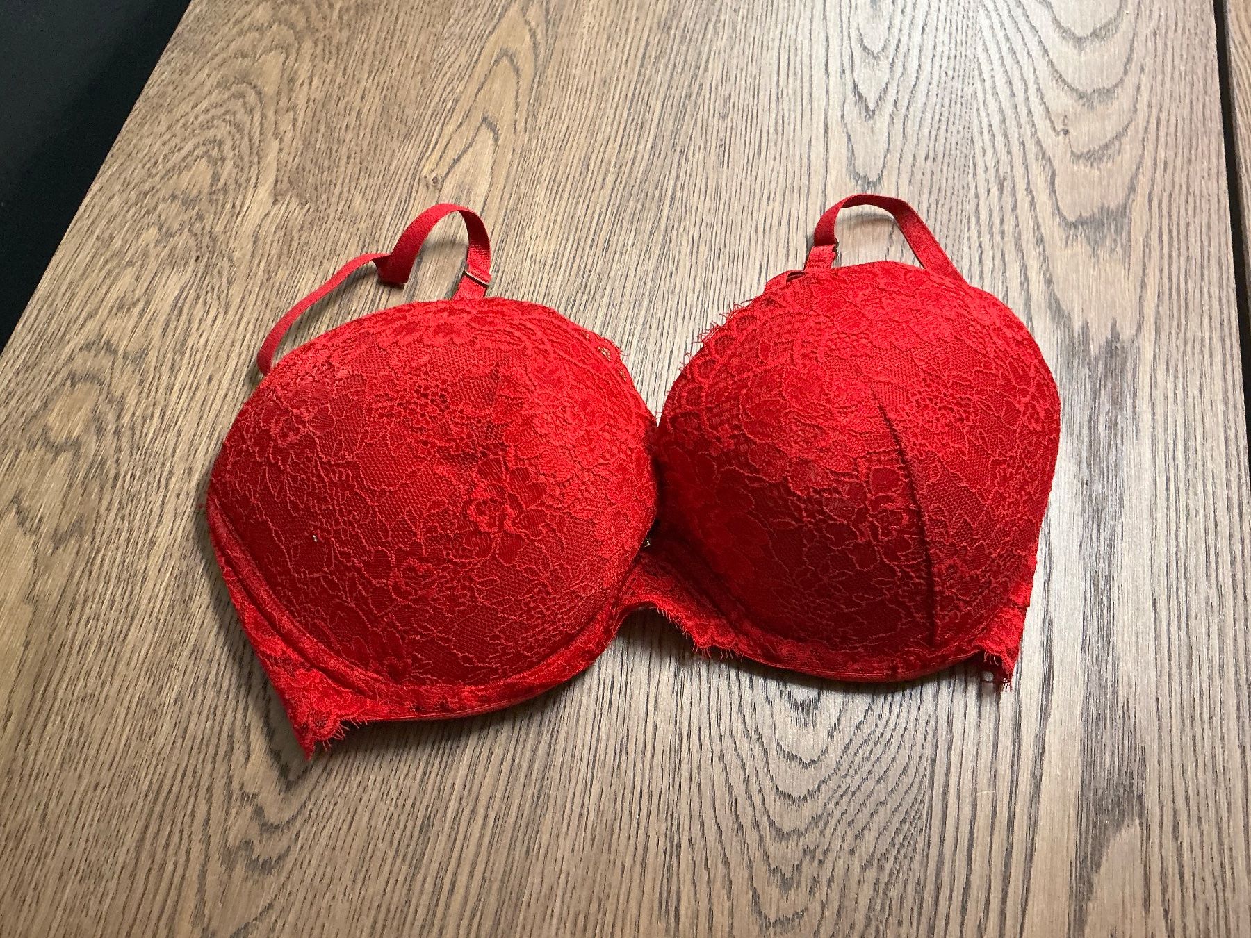 Altra biancheria intima: Roter Spitzen BH, Grösse 80C – Usato da Würenlos venduto da Tina48 1