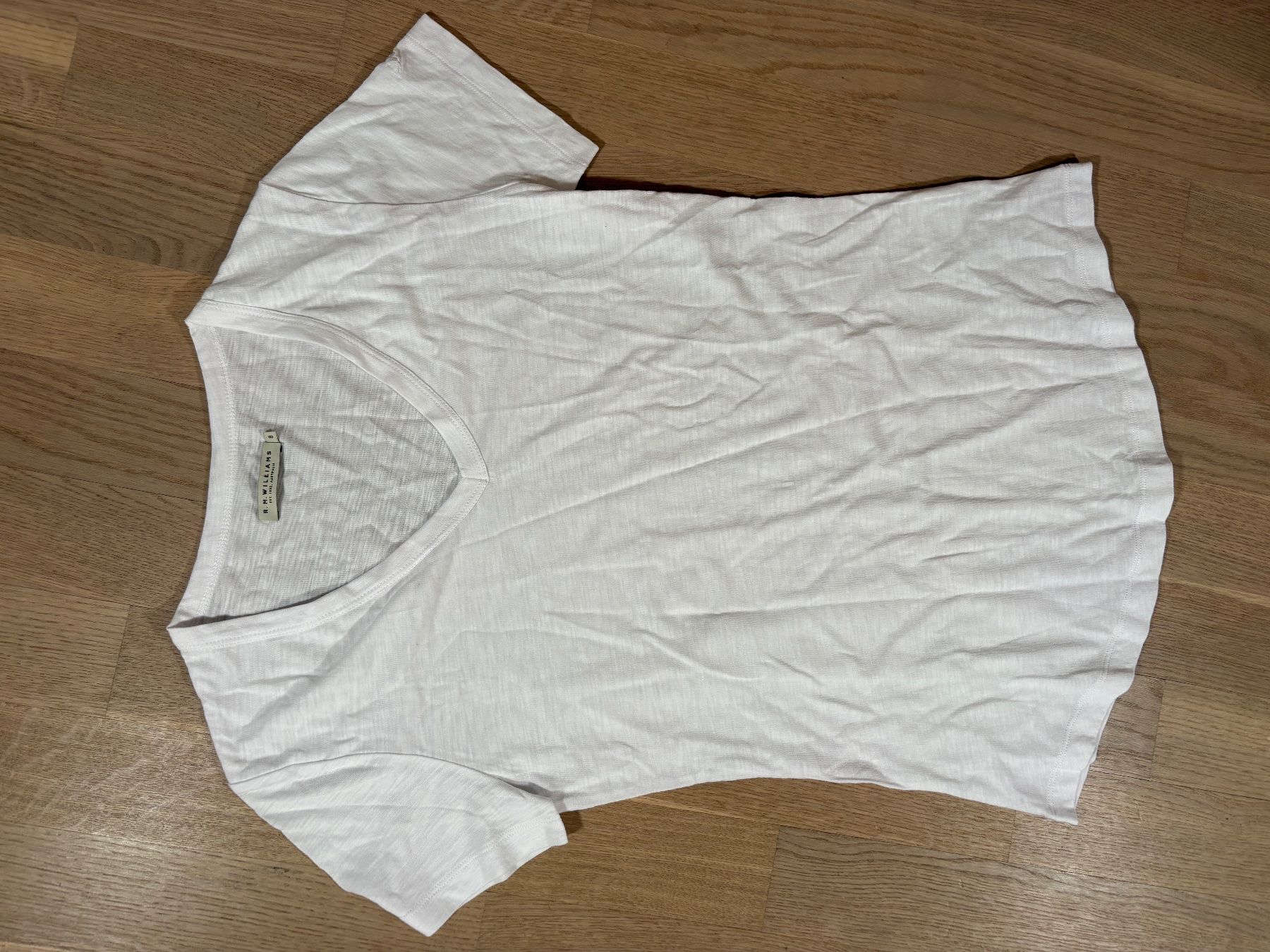T-shirts: R. M. Williams V-Neck T-Shirt – D'occasion à Elgg par Jo_Naj 1