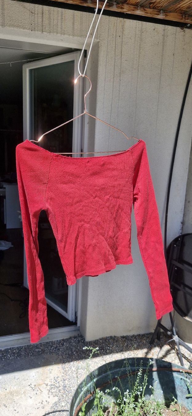 Top: Rotes Brandy Melville Langarm Top – Usato da Wohlen b. Bern venduto da lau_7vcp