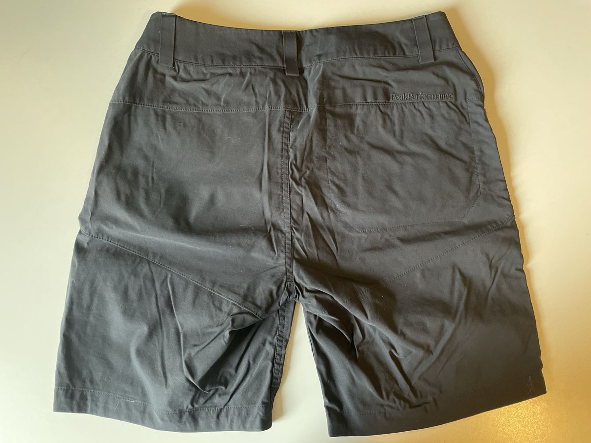 Peak Performance Hosen: Kurze schwarze Wanderhose von Peak Performance – Gebraucht aus Schmitten FR von Monei19 1