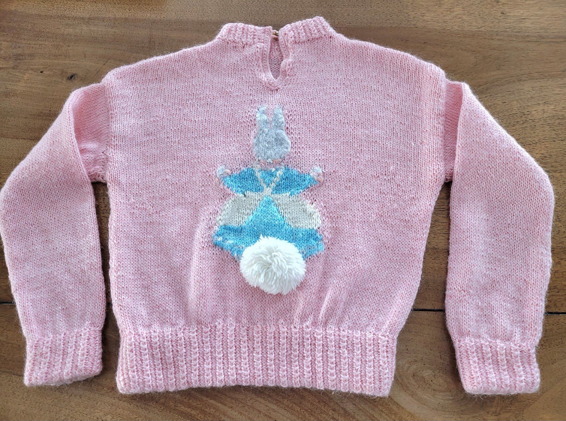 Maglioni & Felpe: Kinderpulli mit Hasenmotiv – Usato da Oberuzwil venduto da rtr_wp6m 1