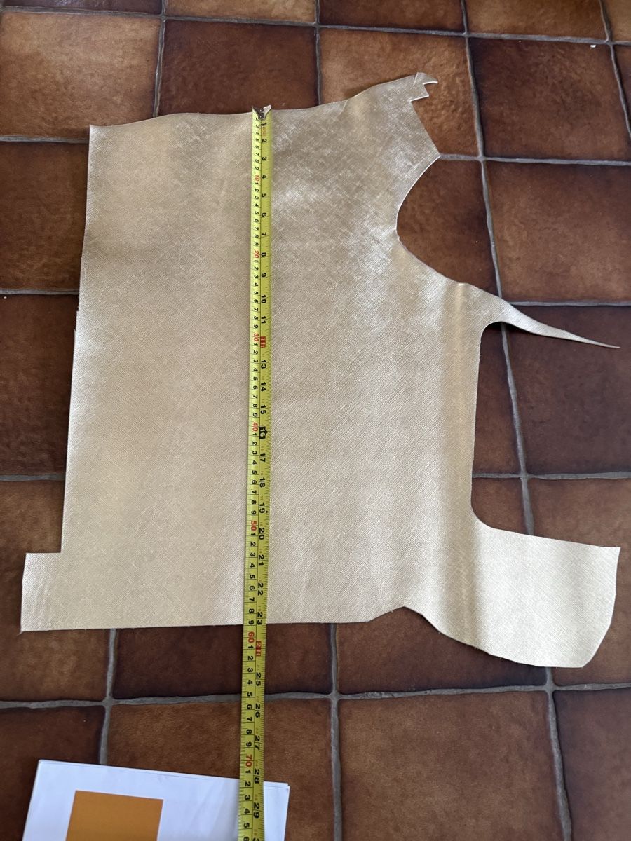 Tessuti: Golden Leather Piece, for Crafts & Projects – Nuovo (secondo la descrizione) da Veyras venduto da ValClasse