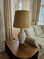 Weisse Keramik Tischlampe, Vintage Stil, sehr guter Zustand