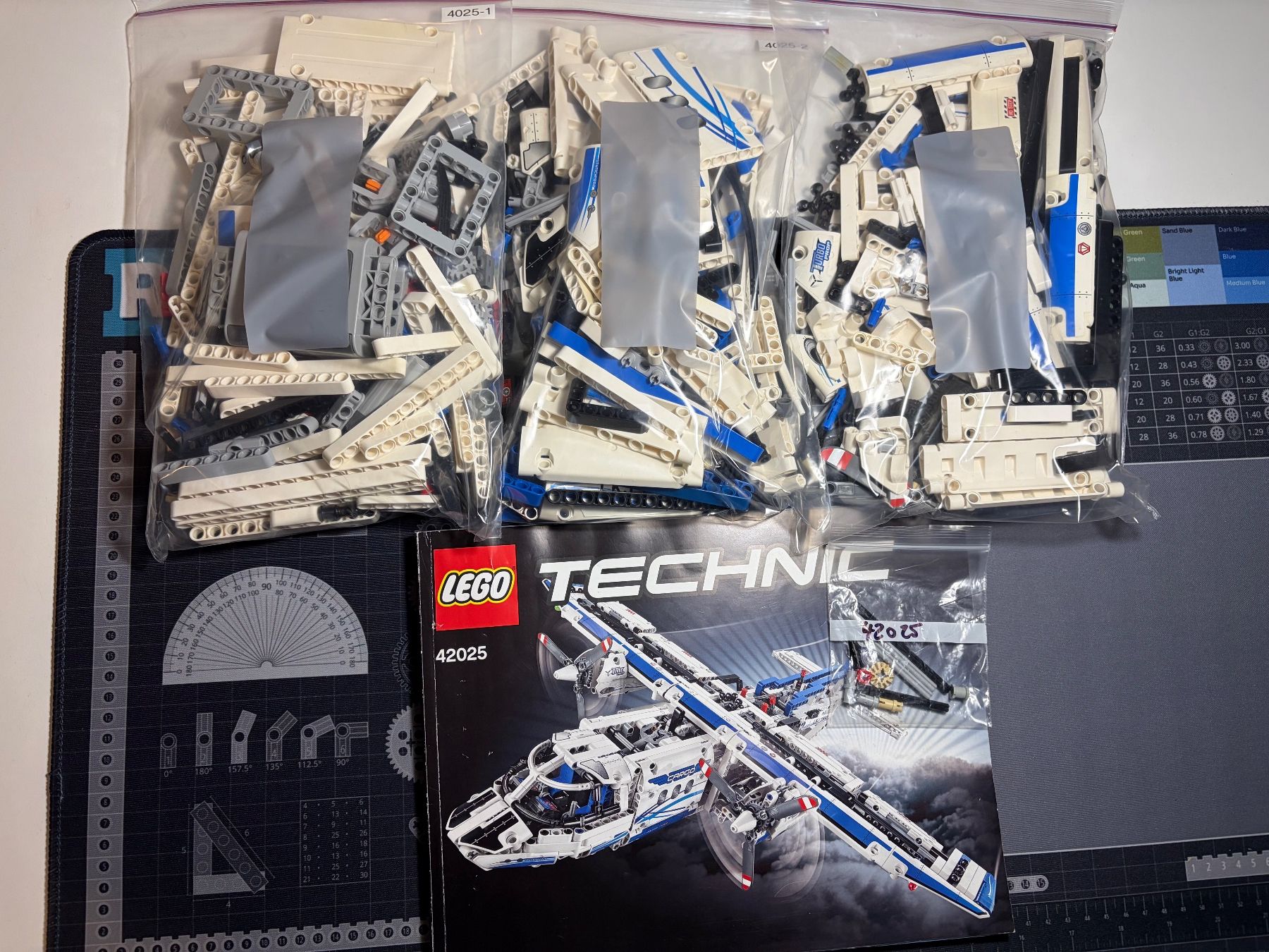 Lego Kit di costruzioni: LEGO Technic: Frachtflugzeug (42025) – Usato da Burgdorf venduto da Mike003 5