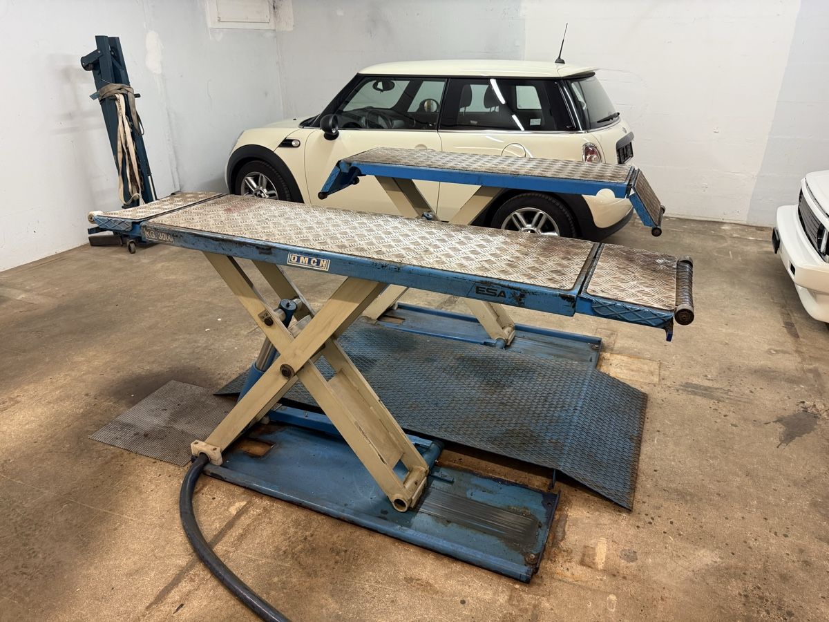 Piattaforme elevatrici & Crick: Autolift ESA OMCN 3000kg – Usato da Bettlach venduto da mehr86