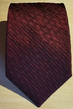 Cravate rouge bordeaux 100% soie. Fait mains.