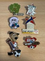 6 STÜCK Pins / Anstecknadeln, diverse Sujets