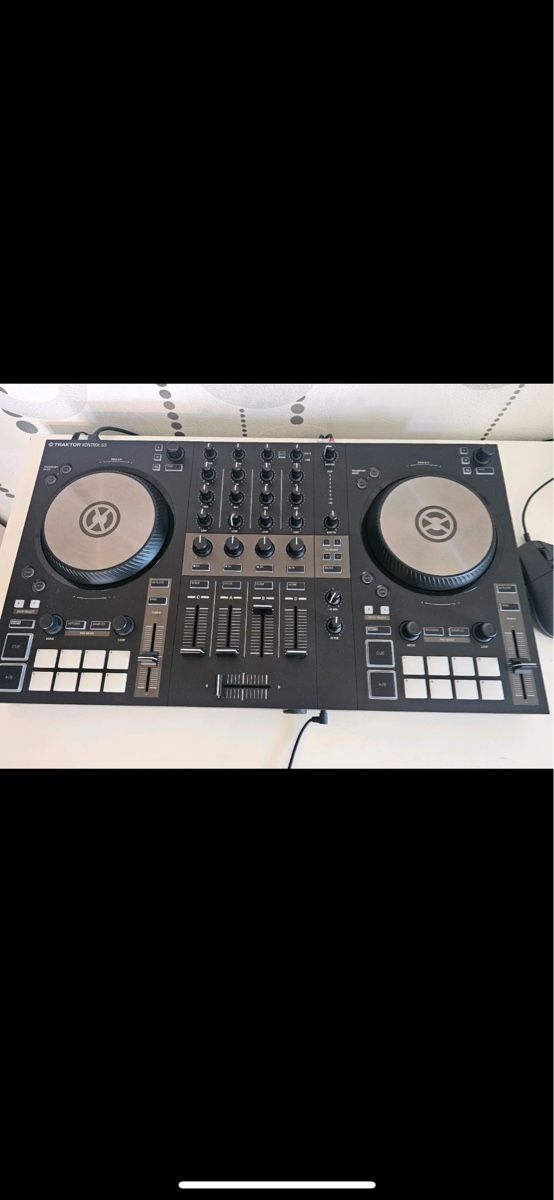 Native Instruments Console di mixaggio: DJ Controller Traktor S4 mk3 – Usato da Zürich venduto da rob_jz89 1