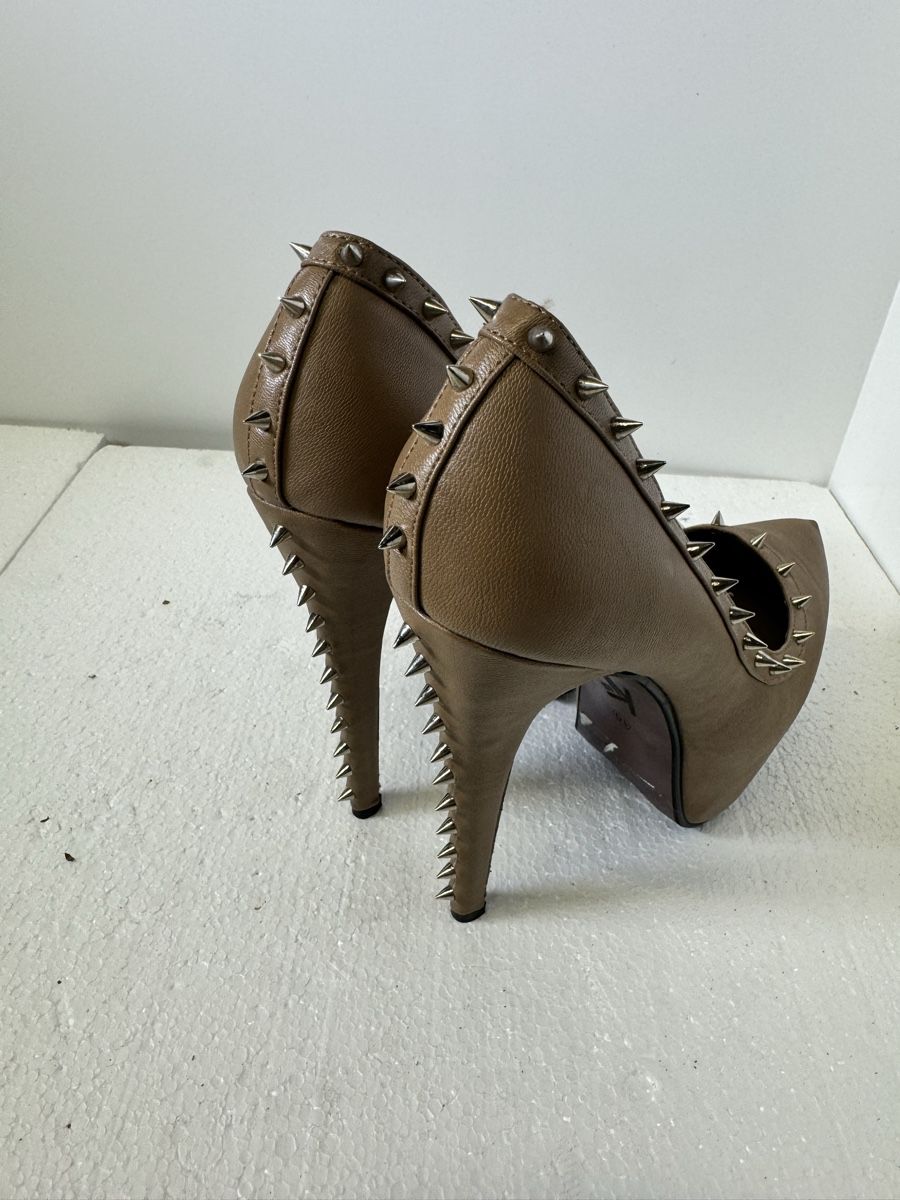 Scarpe da donna: Highheels Plateau Pumps Spitzen Nieten – Nuovo (secondo la descrizione) da AARBURG venduto da cheapstuff 2