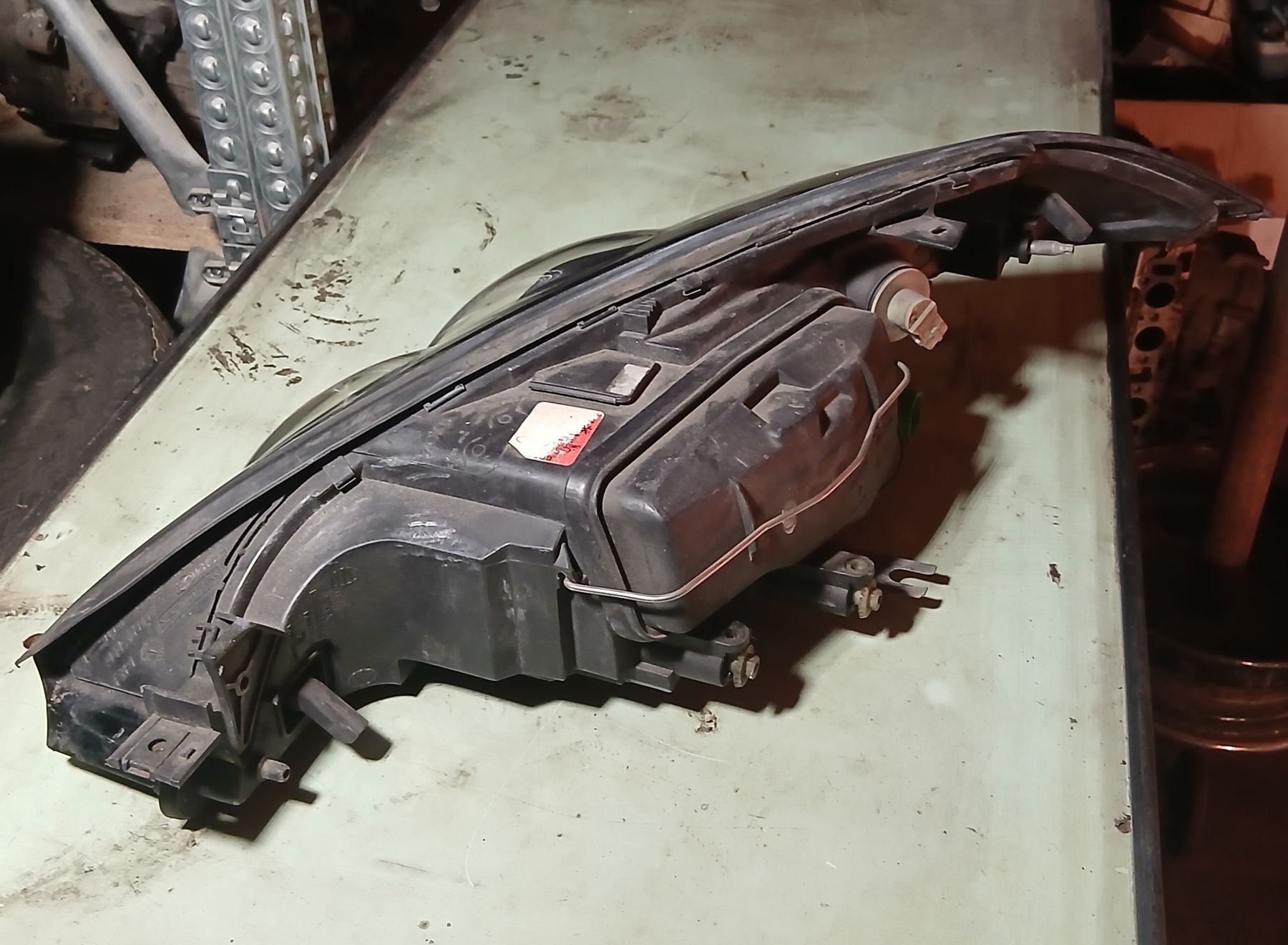 Ford Fari: Phare droit Ford Cougar – Usato da la heutte venduto da Auto-stock 1