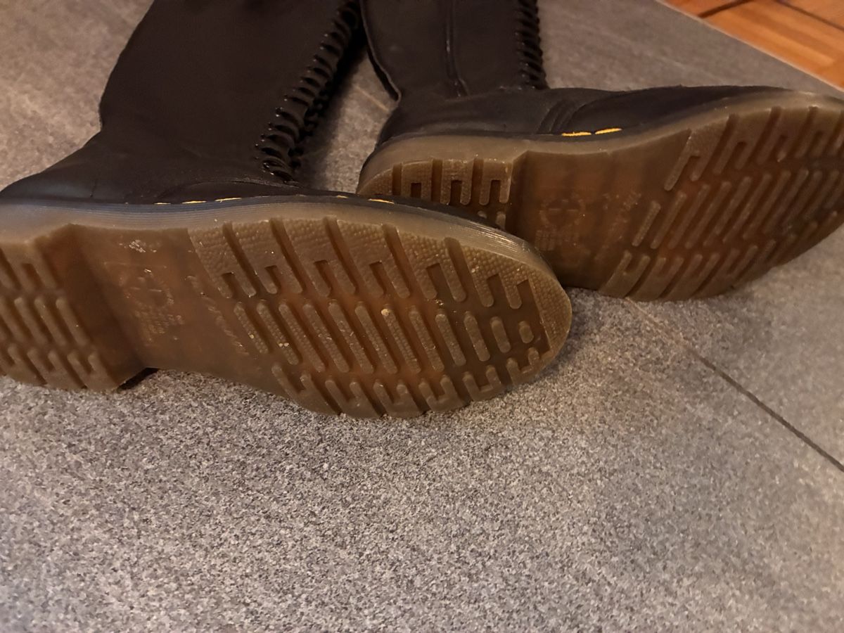 Scarpe da donna: Dr martens alti – Usato da Bellinzona venduto da Whale_ 2