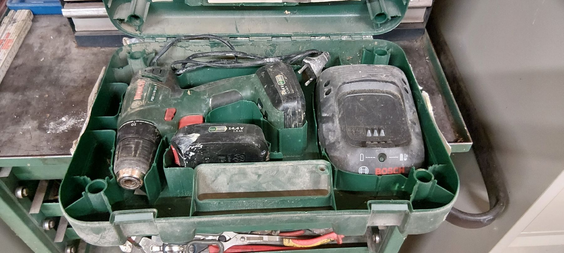 Bosch Trapani: Visseuse Bosch  avec chargeur et batterie – Usato da Renens VD venduto da Floram1989