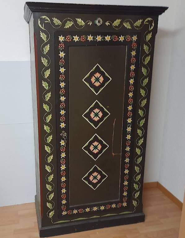 Armadi: Bauerschrank bemalt – Usato da Lostorf venduto da Stonie7