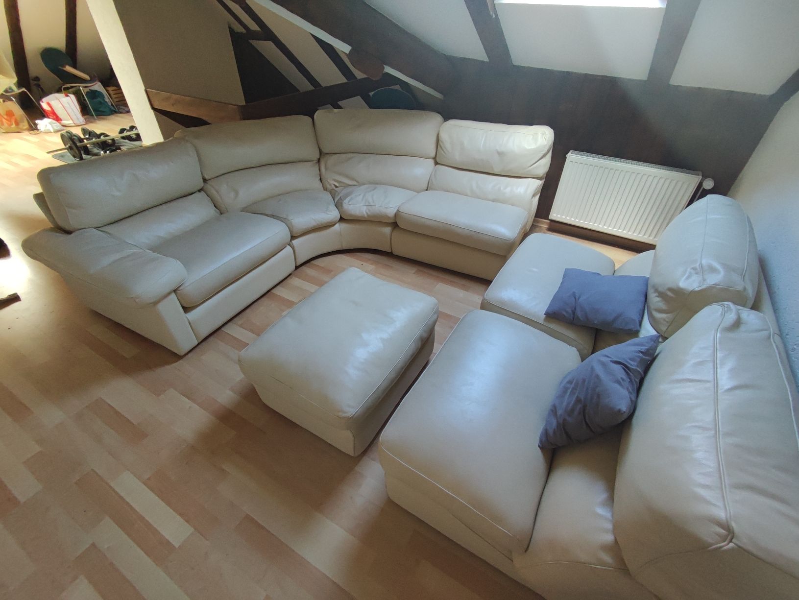 Divani: Canapé en cuir blanc. – Usato da La Chaux-de-Fonds venduto da non_zr2b 1