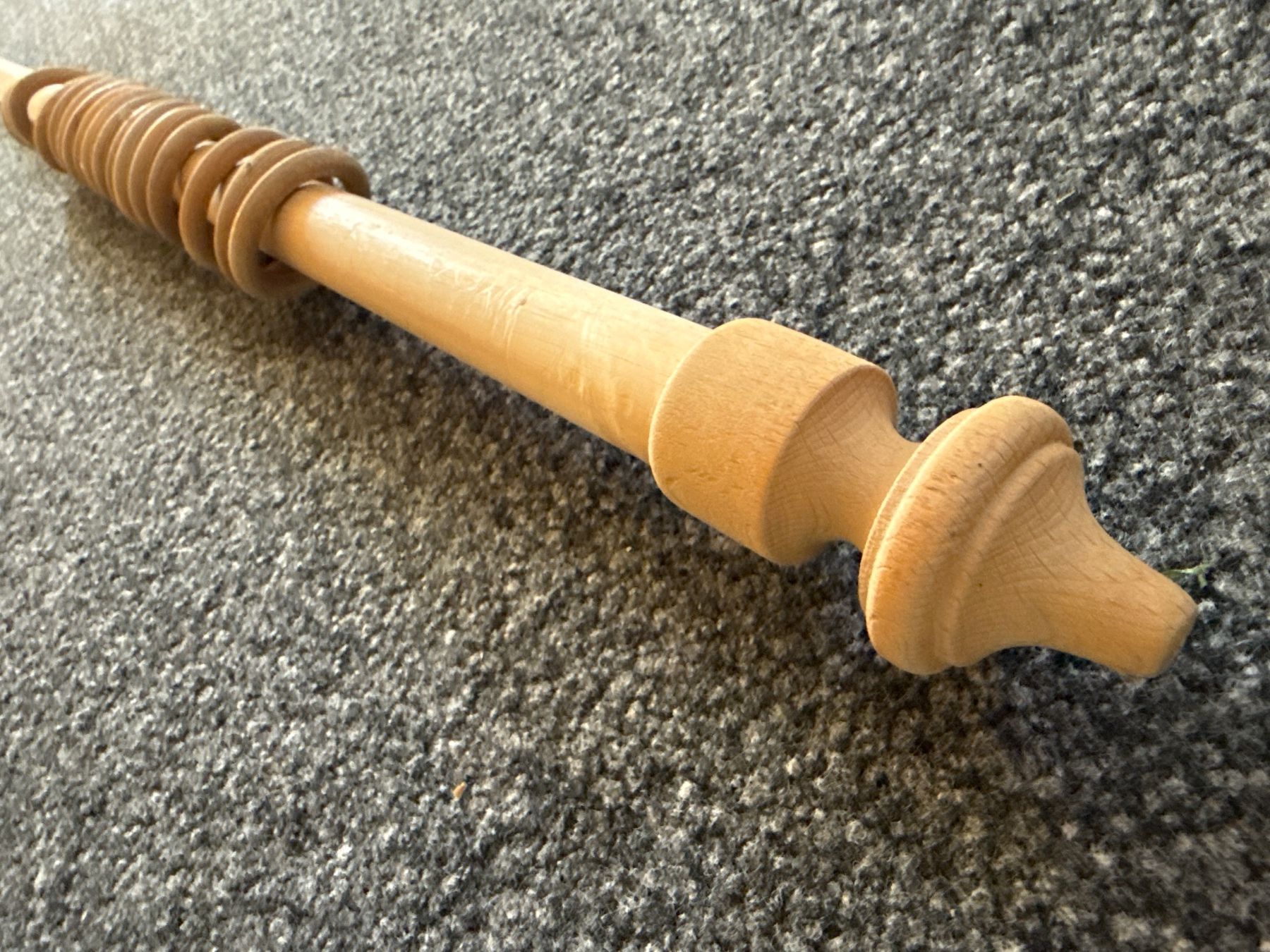 Altro per la casa: Alte Holz Vorhangstange mit Holzringe, 153 cm – Usato da Amriswil venduto da used2use
