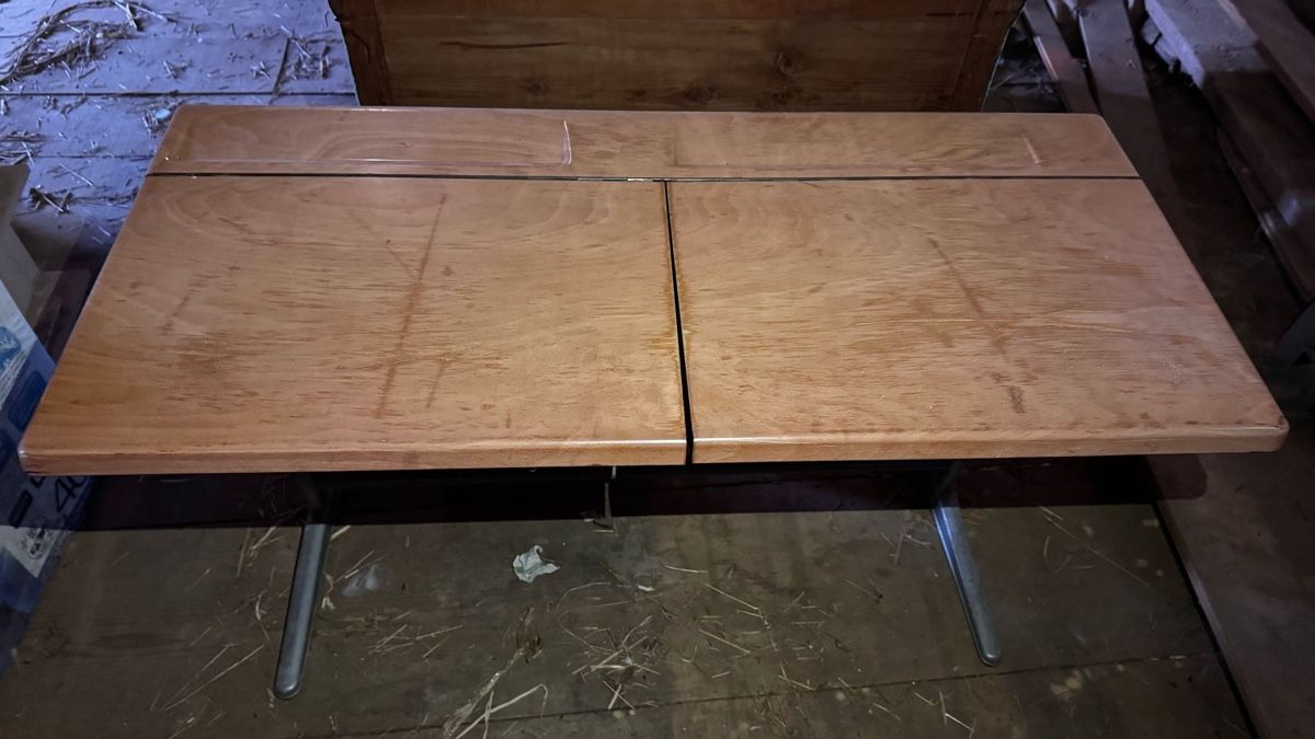 Schreibtische: Bureau d’écolier – Gebraucht aus Lignières von Alains69 1