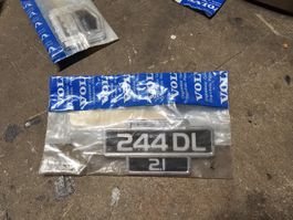 Volvo 244 DL NOS Emblem Kotflügel 202417