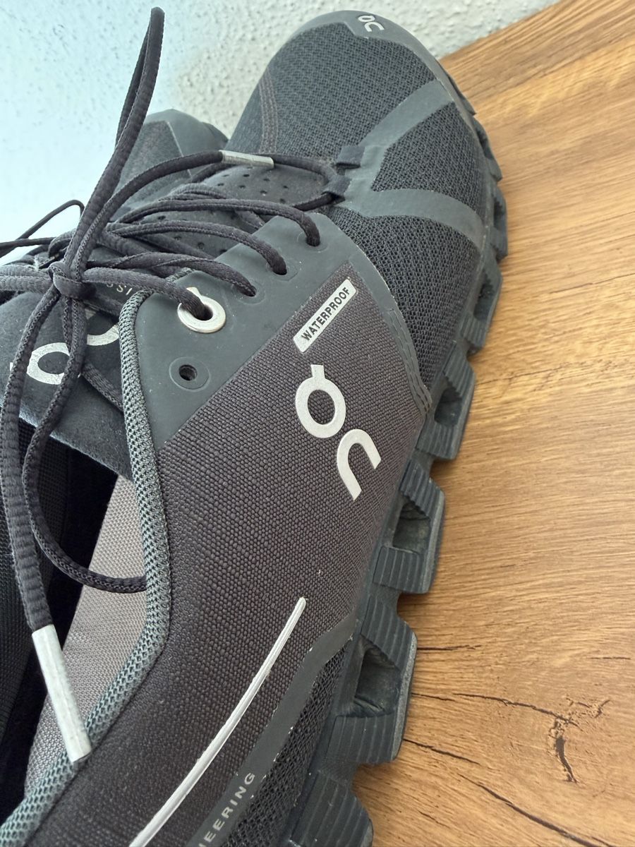 On Scarpe da uomo: Chaussures On Running Cloud Waterproof noir taille 41 – Usato da Brügg BE venduto da Goob 5