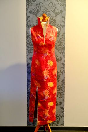 Emperor Kleid Seide Gr. 36/38 rot/gold mit floralem Muster