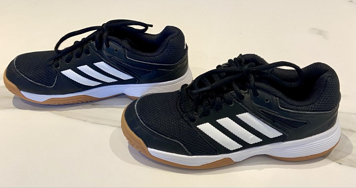 Adidas Schuhe für Jungen: Adidas Hallenschuhe, Grösse 34 – Neu (gemäss Beschreibung) aus Glattfelden von 4sita 3