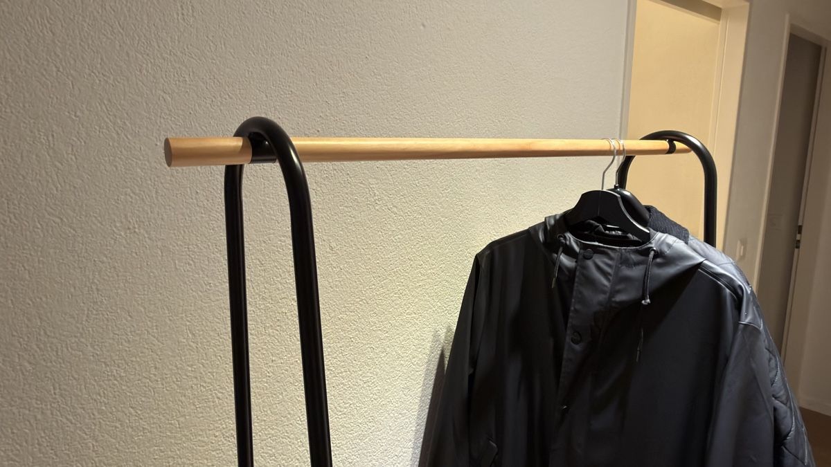 Garderobe: Kleiderständer Holz / Metal Garderobe – Neu (gemäss Beschreibung) aus Kilchberg ZH von Rudi. 3