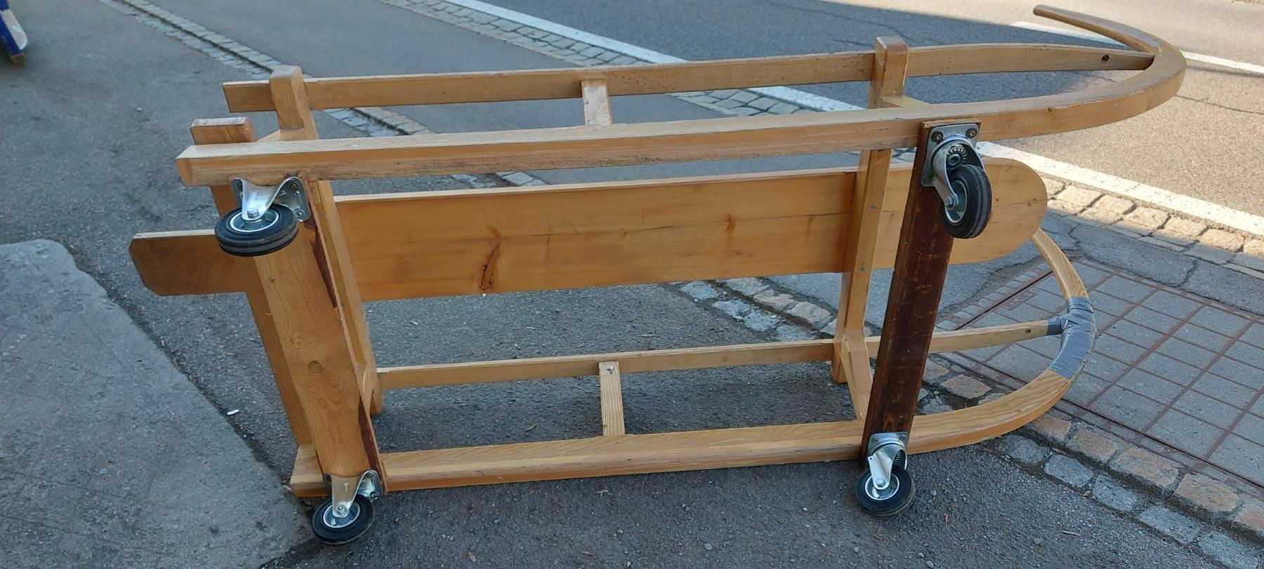 Schlitteln: Hornschlitten fahrbar – Gebraucht aus Rehetobel von Suejoe