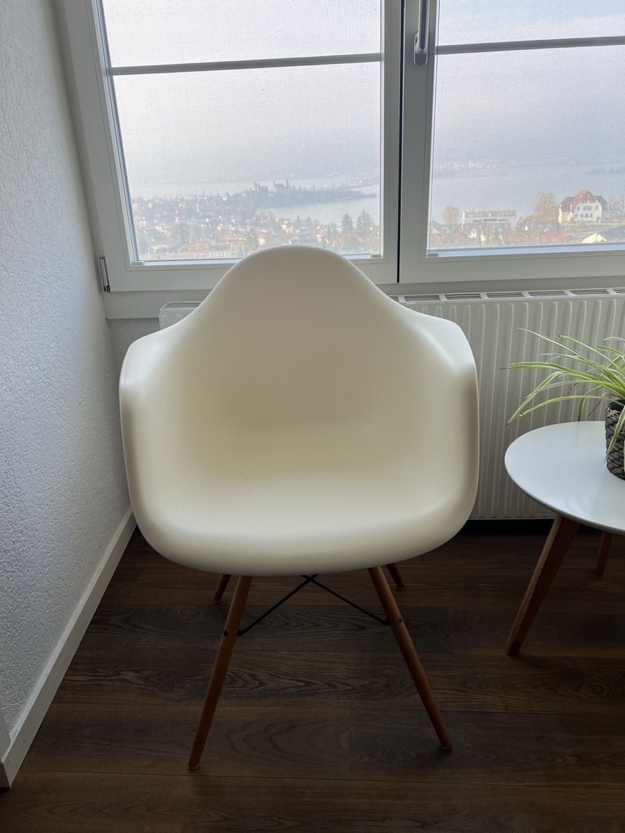 Eames Sedie: Vitra Eames Plastic Armchair, Gestell Ahorn – Nuovo (secondo la descrizione) da Jona venduto da Lili.lou 4