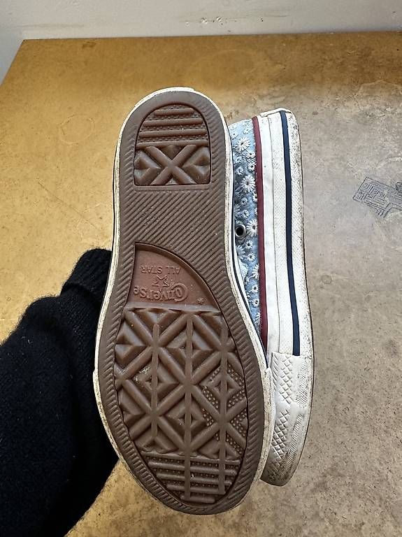 Schuhe für Jungen: Converse Schuhe Bestickt Gr. 30 – Gebraucht aus Bonstetten von YinNation 2
