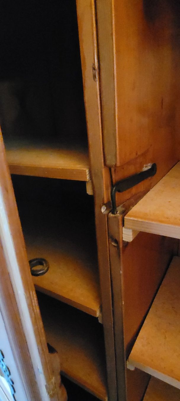 Armadi: Armoire en sapin Louis XIII – Usato da Le Landeron venduto da pat_5ygm 2